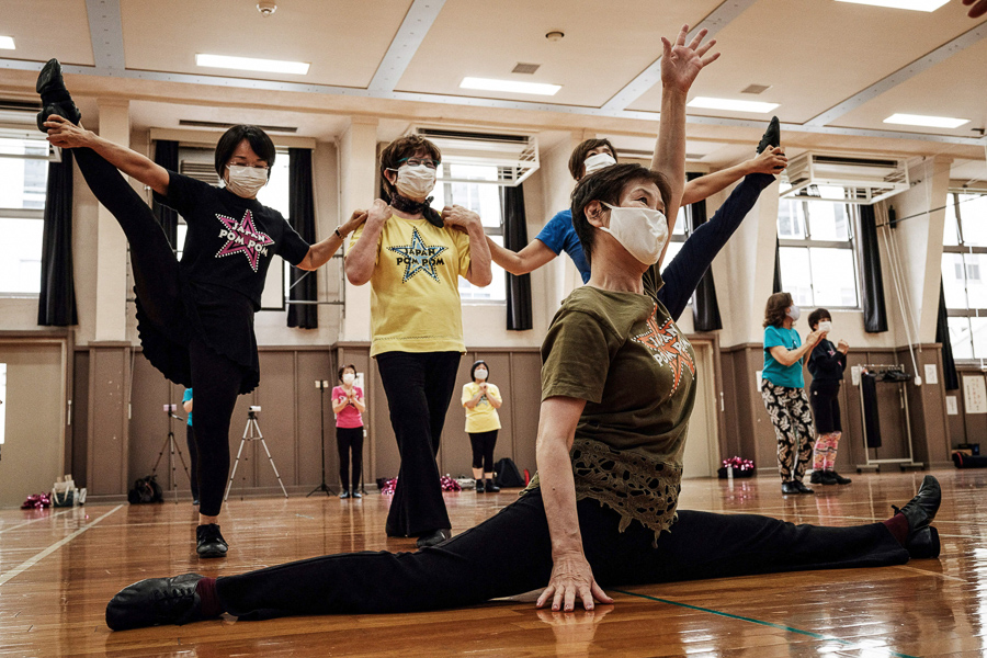 Japan's seniors find joy in cheerleading