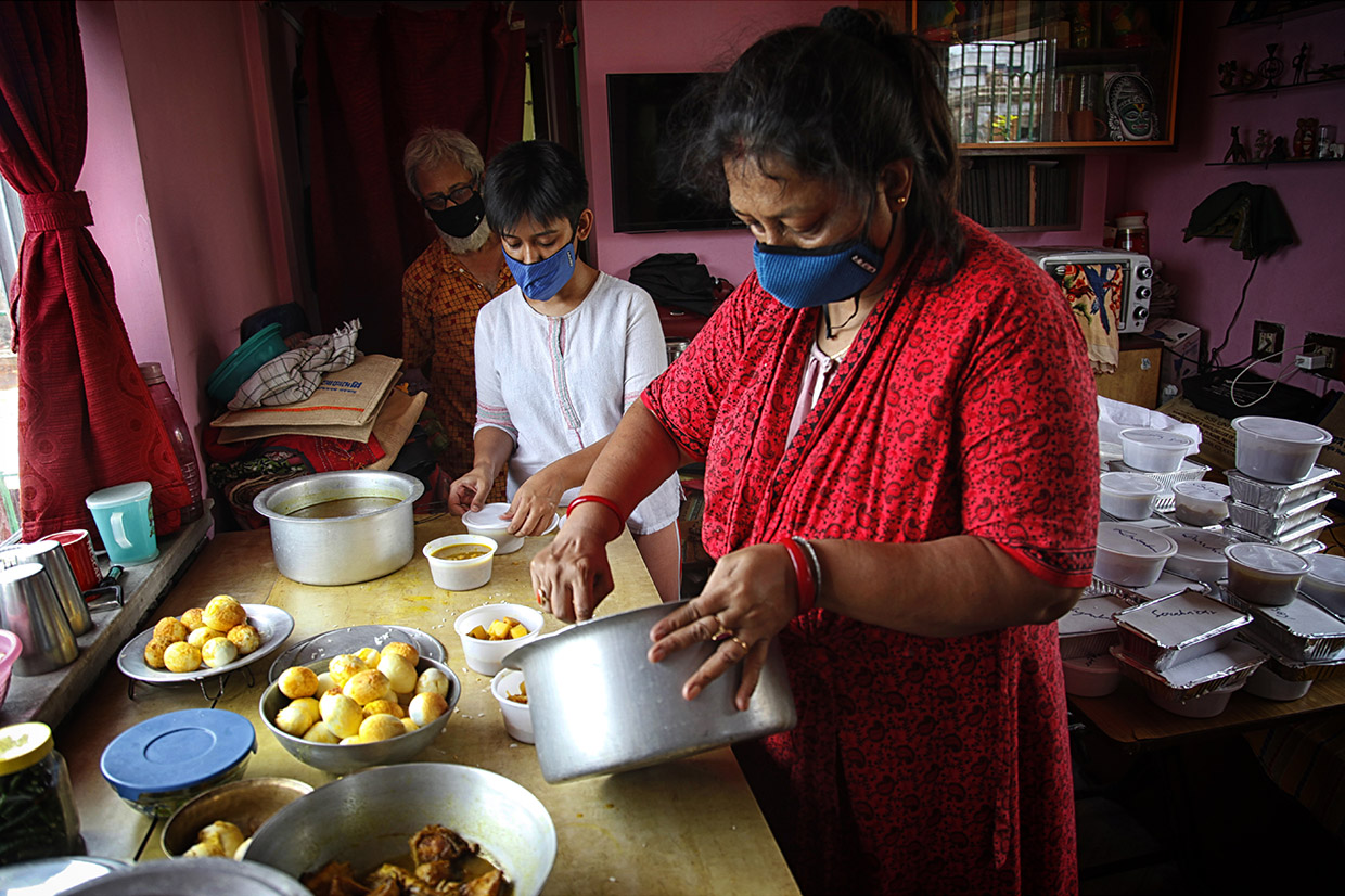 Tiffin-On-The-Go: Kolkata artiste plays a humanitarian role during pandemic