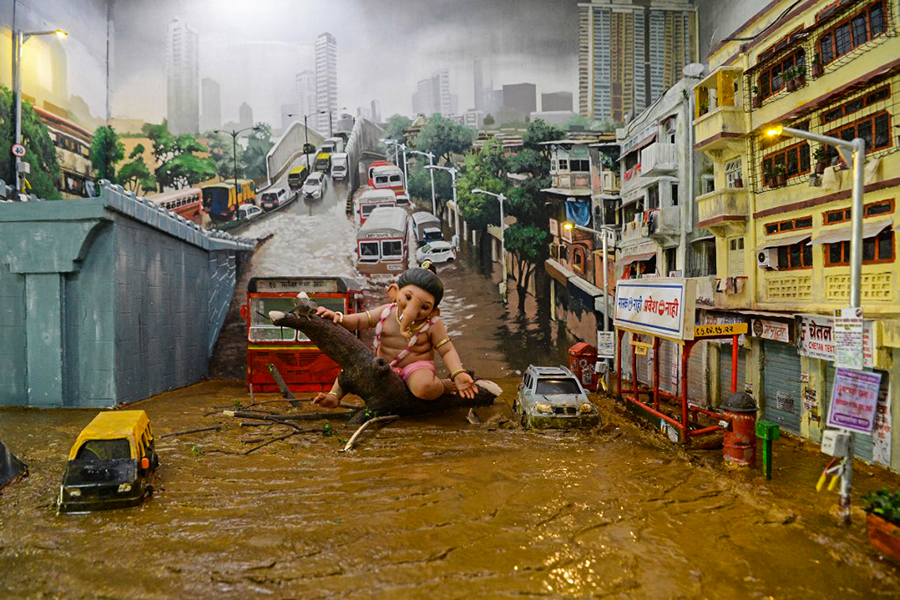Photo of the day: Ganesh and Mumbai's flood saga