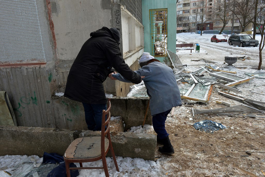 Civilians flee east Ukraine, warnings of 'horrific' abuses