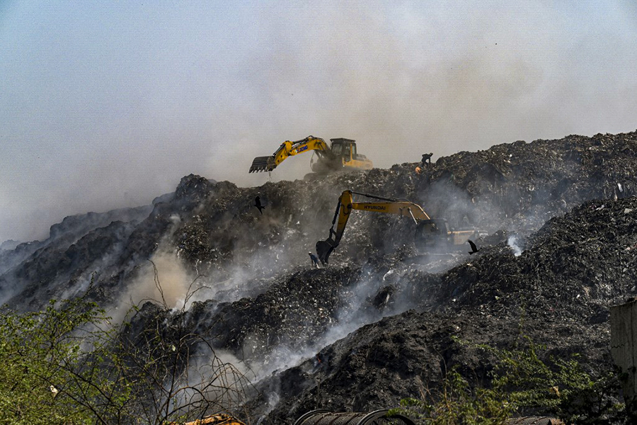 Delhi's burning hill of trash chokes capital's poorest