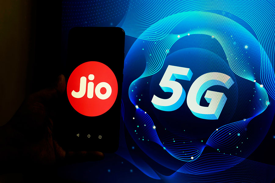India's richest go head-to-head in 5G auction