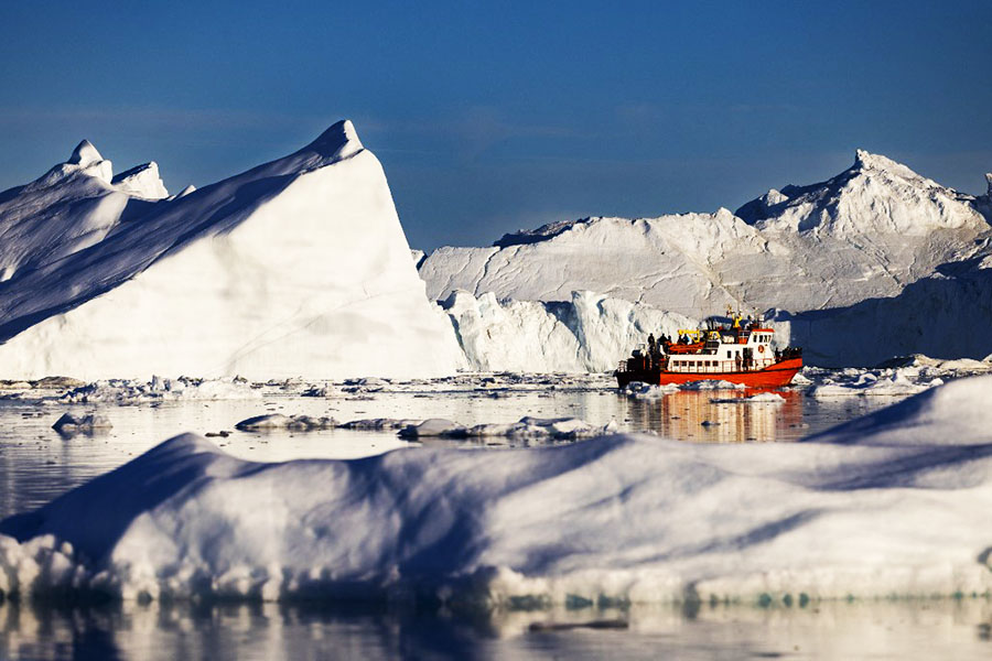 Гренландия мягко наступает на туризм, поскольку айсберги тают