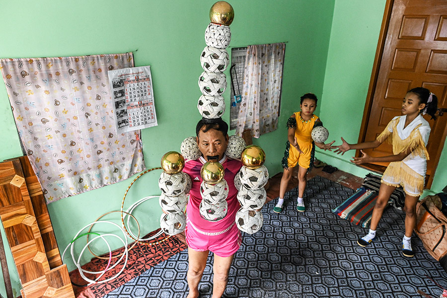 71-year-old juggler in Myanmar is on a mission to revive the art