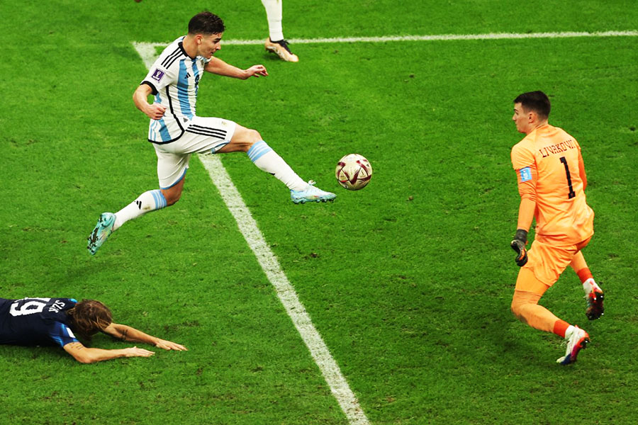 Photo of the day: Julian Alvarez and Argentina's World Cup dream