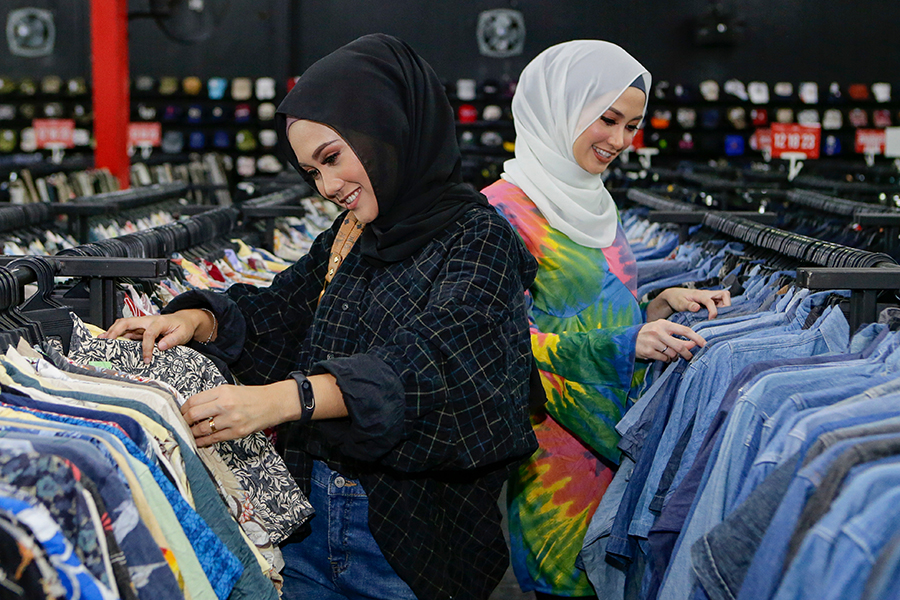 How Malaysia got in on the secondhand clothing boom