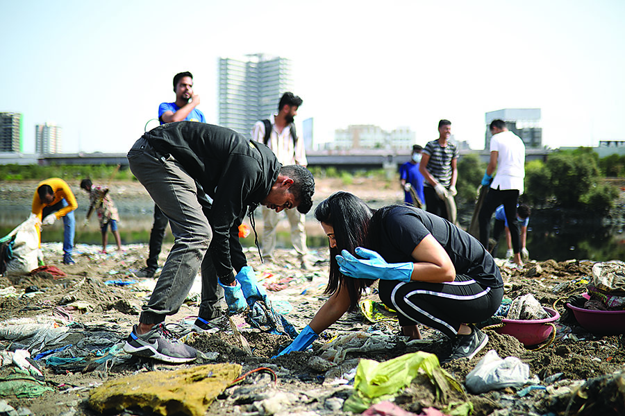 Malhar Kalambe: Beach Please, make way for the clean up guy