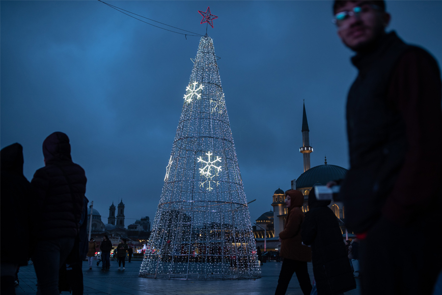 In pictures: Christmas Tree's heartwarming avatars this winter around the globe