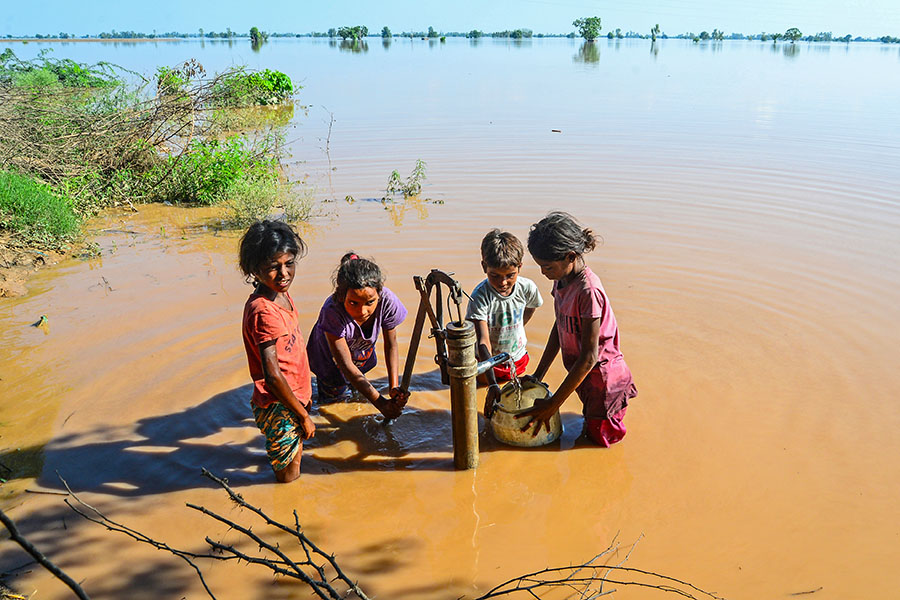 Photo of the day: Searching for water in monsoon floods