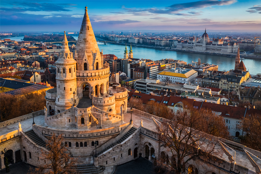 From Eiffel Tower to Halaszbastya, the top 5 landmarks with the best views in the world