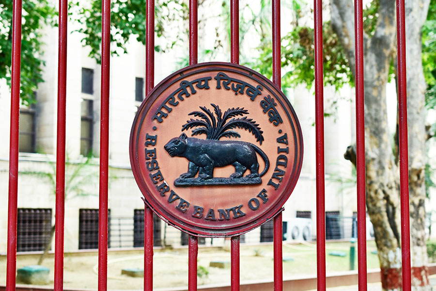 Morning Buzz: RBI may pause interest rate hikes; rise of spot airfares, and more