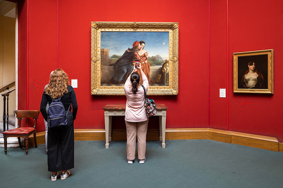 Measuring the societal and economic benefits of museum visits in enhancing well-being