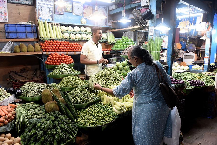 Morning Buzz: Retail inflation eases, recruiting sentiment set to improve, and more
