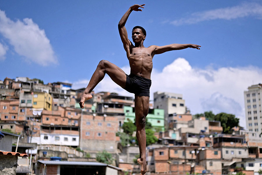 Brazil favela ballet dancer gets his American dream